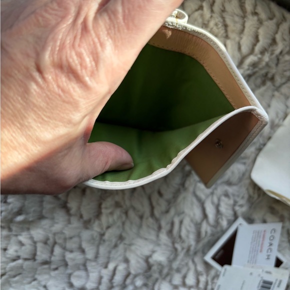 COACH NWT Vintage Limited Edition straw/leather/embroidery bee & flowers wallet - Picture 11 of 16